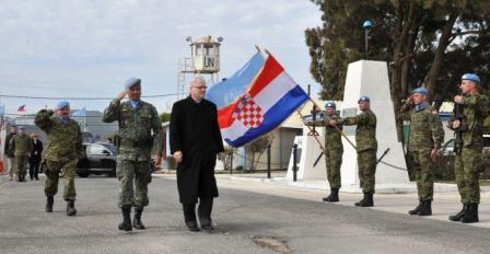 Ivo Josipović posjetio je hrvatske vojnike na Golanu u veljači 2012.