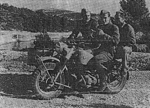 Drago Galić (obavještajni oficir 26. divizije) i Veljko Kadijević (kasnije zamjenik komesara 26. divizije) - Hvar, studeni 1943.
