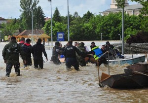 MUP RH u poplavljenom Obrenovcu