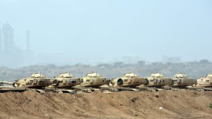 Saudijski tenkovi raspoređeni uz granicu s Jemenom, 9. travnja 2015. godine