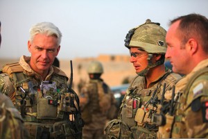 Britanski pukovnik i visoki dočasnik Kraljevske škotske pukovnije, Lashkar Gah, Helmand, 16. srpnja 2011.