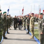 Makedonski ministar obrane Fatmir Besimi u posjetu vojnicima na Butmiru