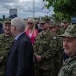 Josipović (privremeno) stopirao obrambene zakone