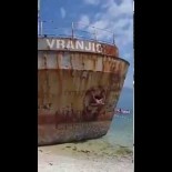 VIDEO – Olupina broda “Vranjic” zagadila plažu na Čiovu