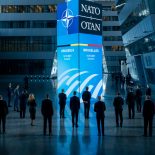 NATO summit – čuči kući