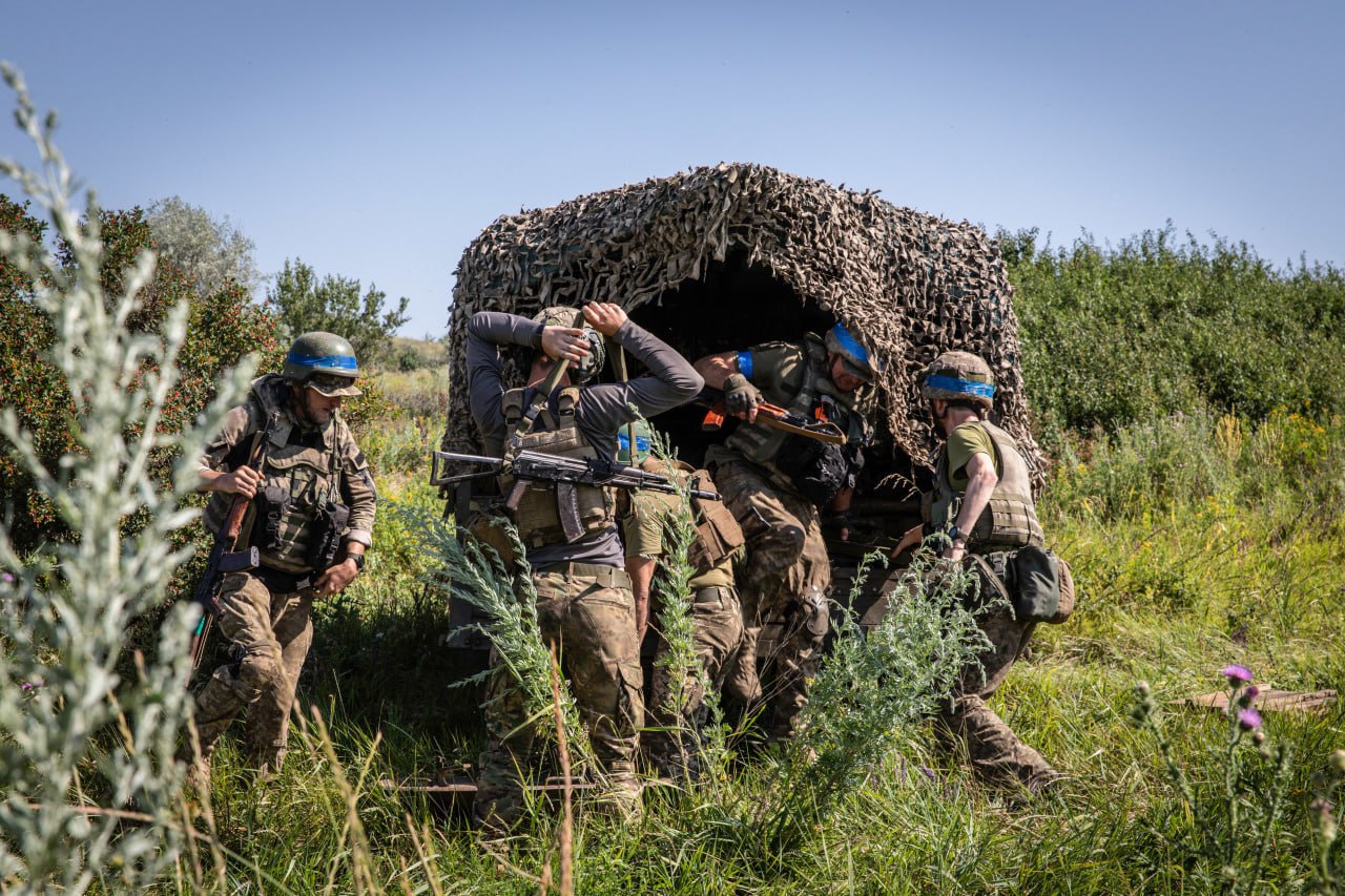 Ведут украинских военных