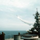 USS Wisconsin ispaljuje BGM-109 Tomahawk tijekom Operacije "Pustinjska oluja"