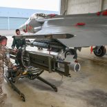 Pametna bomba HAMMER montirana na lijevom krilu hrvatskog lovca Rafale EC na netom okončanoj hrvatsko-francuskoj vježbi ACE. (Foto: MORH/F.Klen)